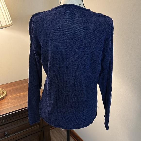 Chico’s V-neck Blue sweater, long sleeves, perfect for spring! Size 1 or Medium - Picture 4 of 5